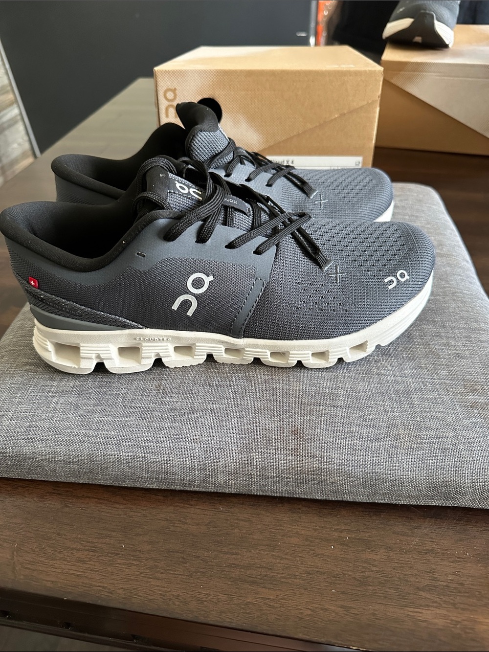On Running Cloudswift Men's Athletic Shoes - Gray/White